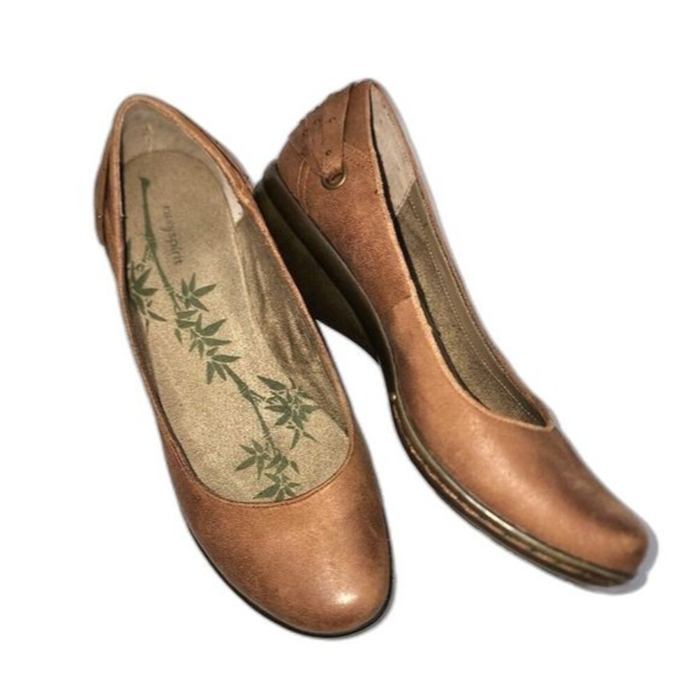 Easy Spirit Tan Slip-On Flats